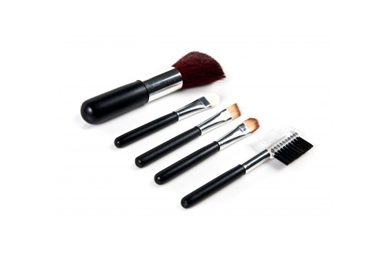 Comment nettoyer vos pinceaux de maquillage Comment nettoyer vos pinceaux de maquillage