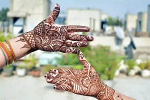 Lire la suite à propos de l’article Comment nettoyer enlever le henné