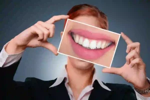 Lire la suite à propos de l’article Comment enlever les taches de tabac sur les dents